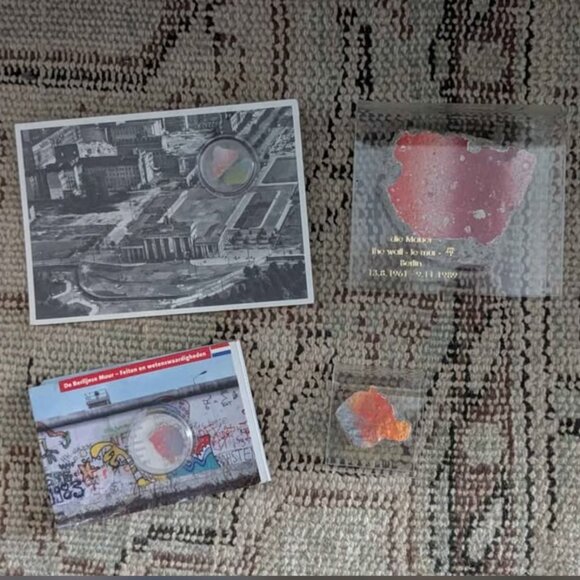 Berlin Wall Pieces and Memorabilia - History - Tourist Souvenir - Picture 1 of 5